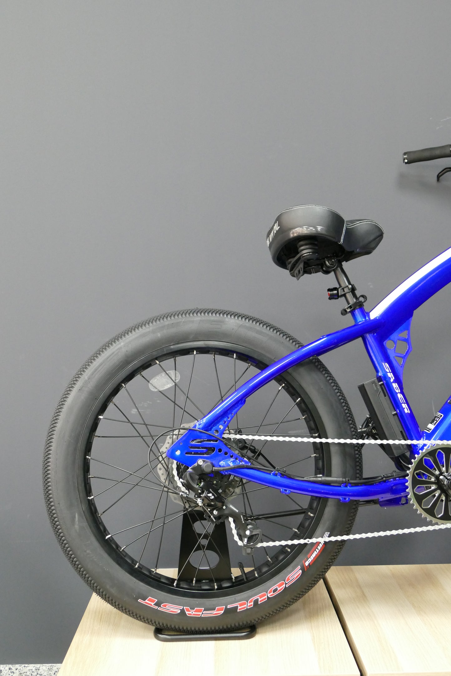 SABER Pro 24'- Man - Blue & White