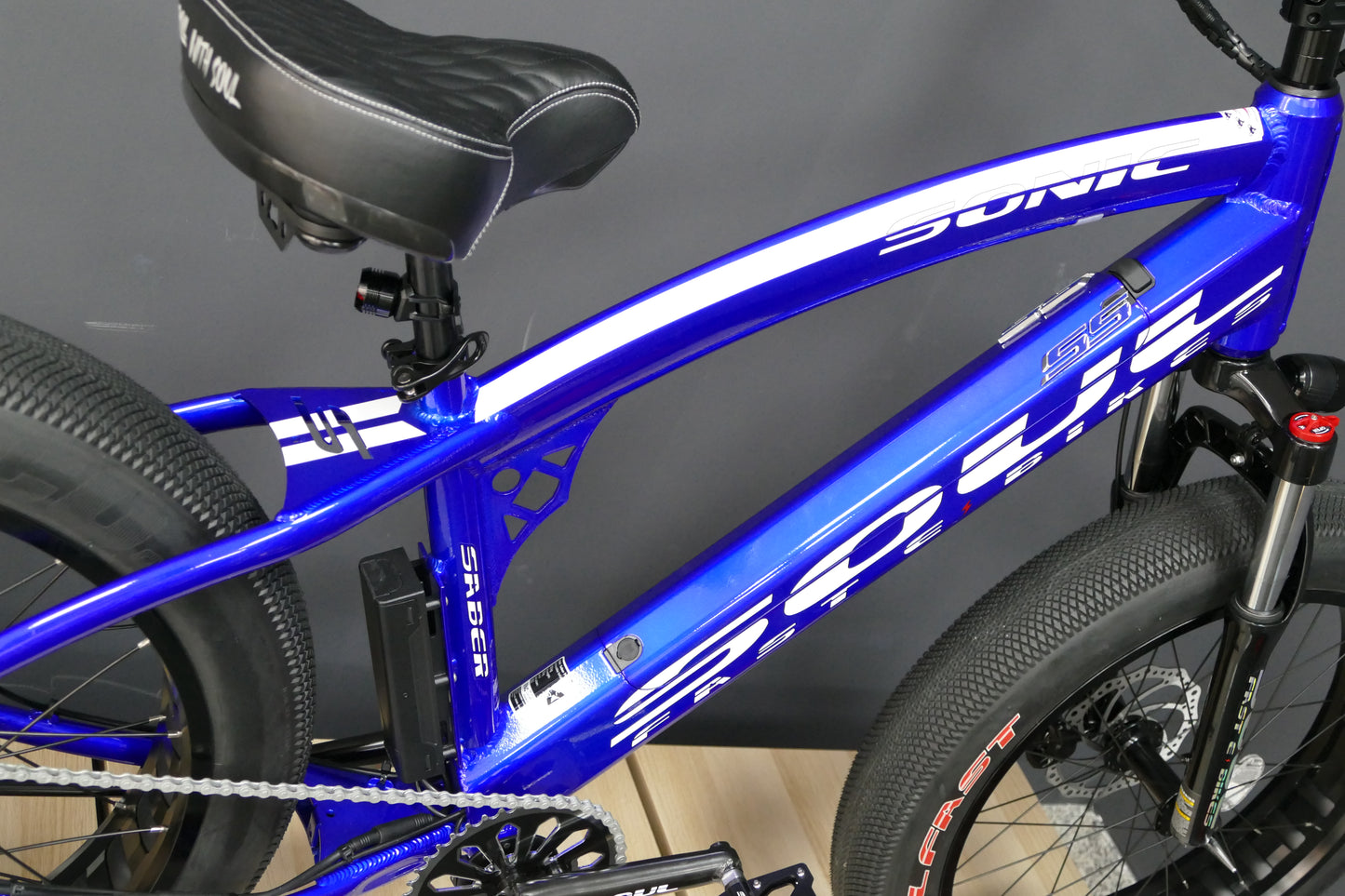 SABER Pro 24'- Man - Blue & White