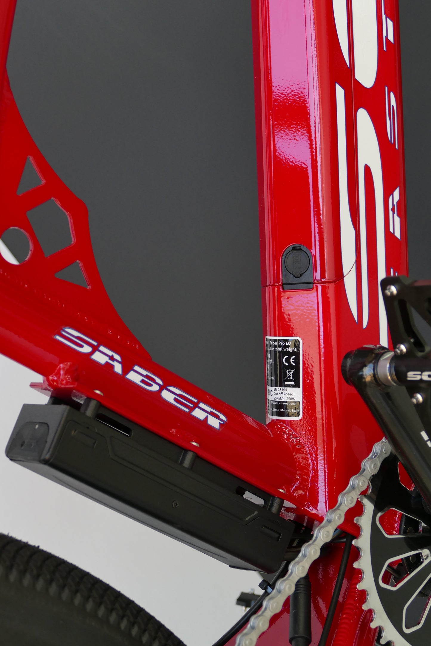 SABER Pro 24'- Man - Red & White