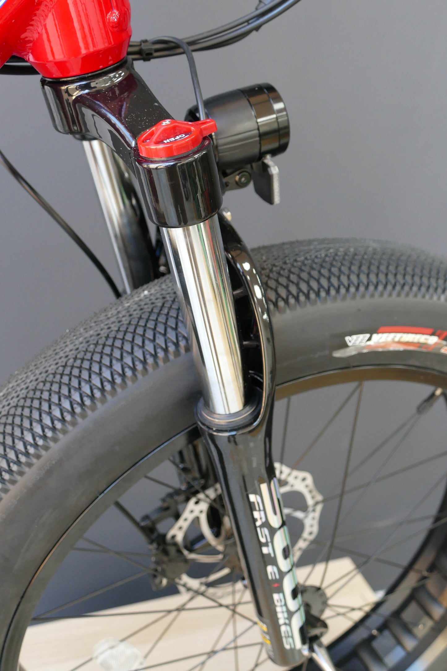 SABER Pro 24'- Man - Red & White