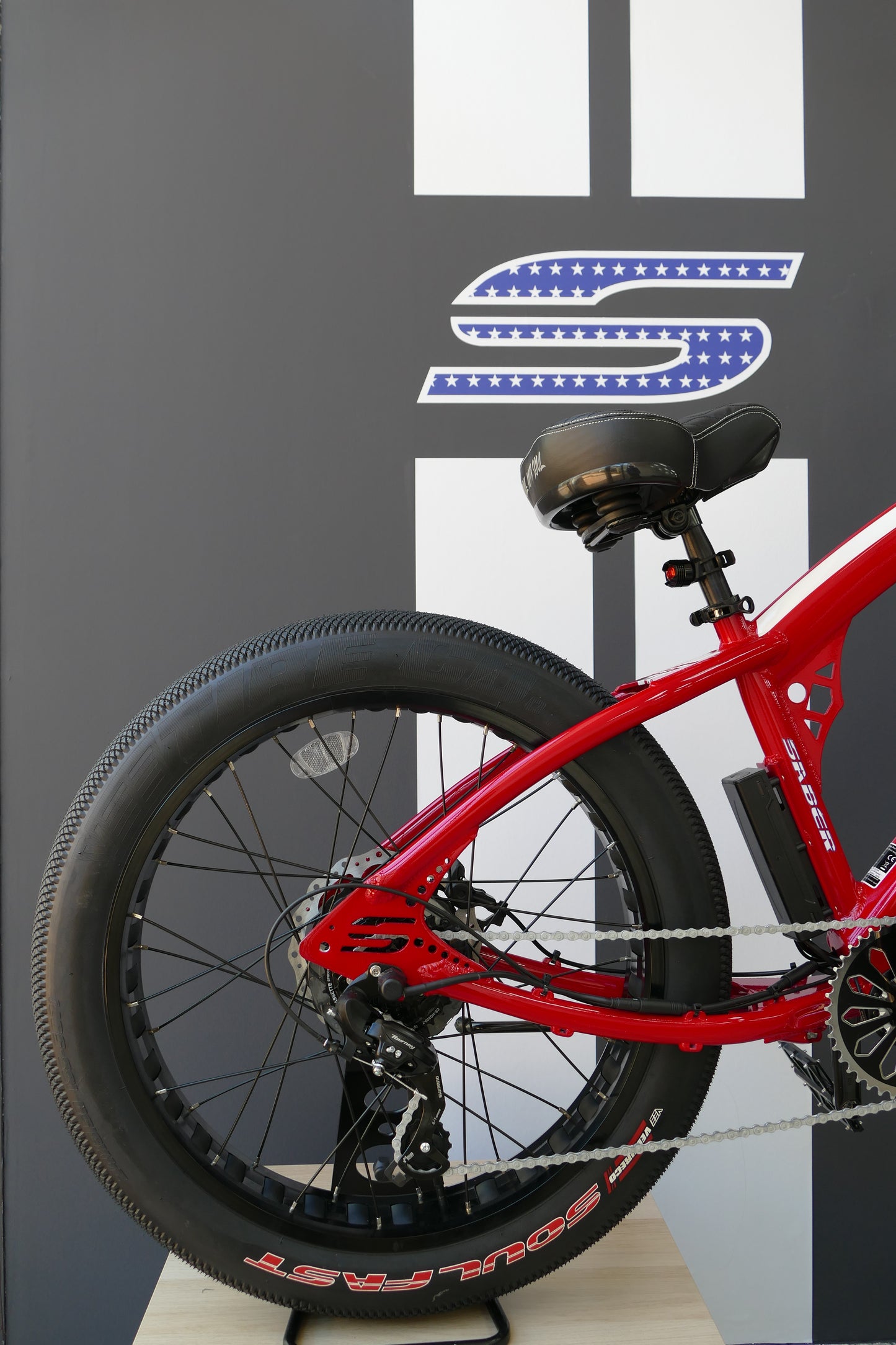 SABER Pro 24'- Man - Red & White