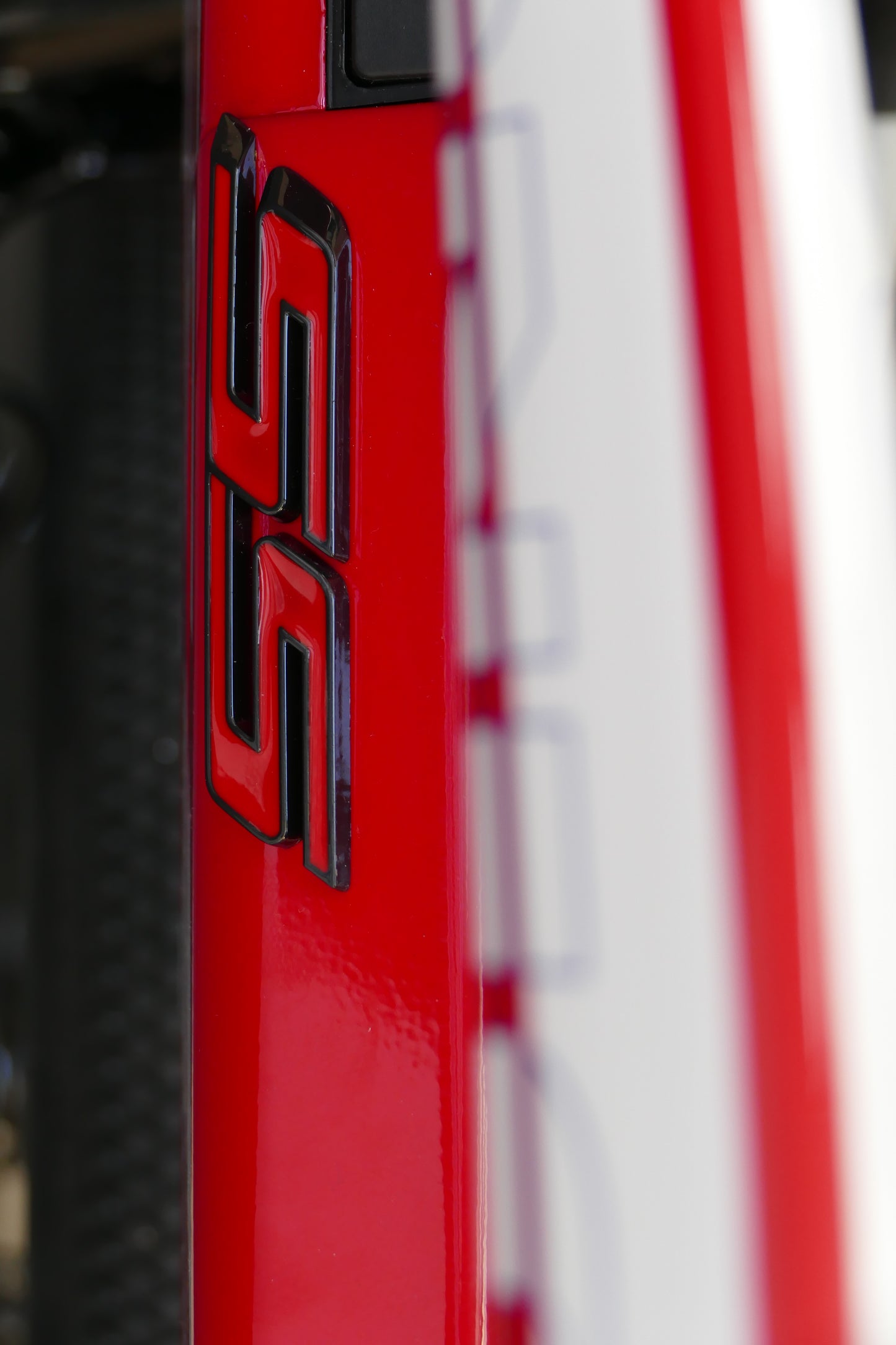 SABER Pro 24'- Man - Red & White