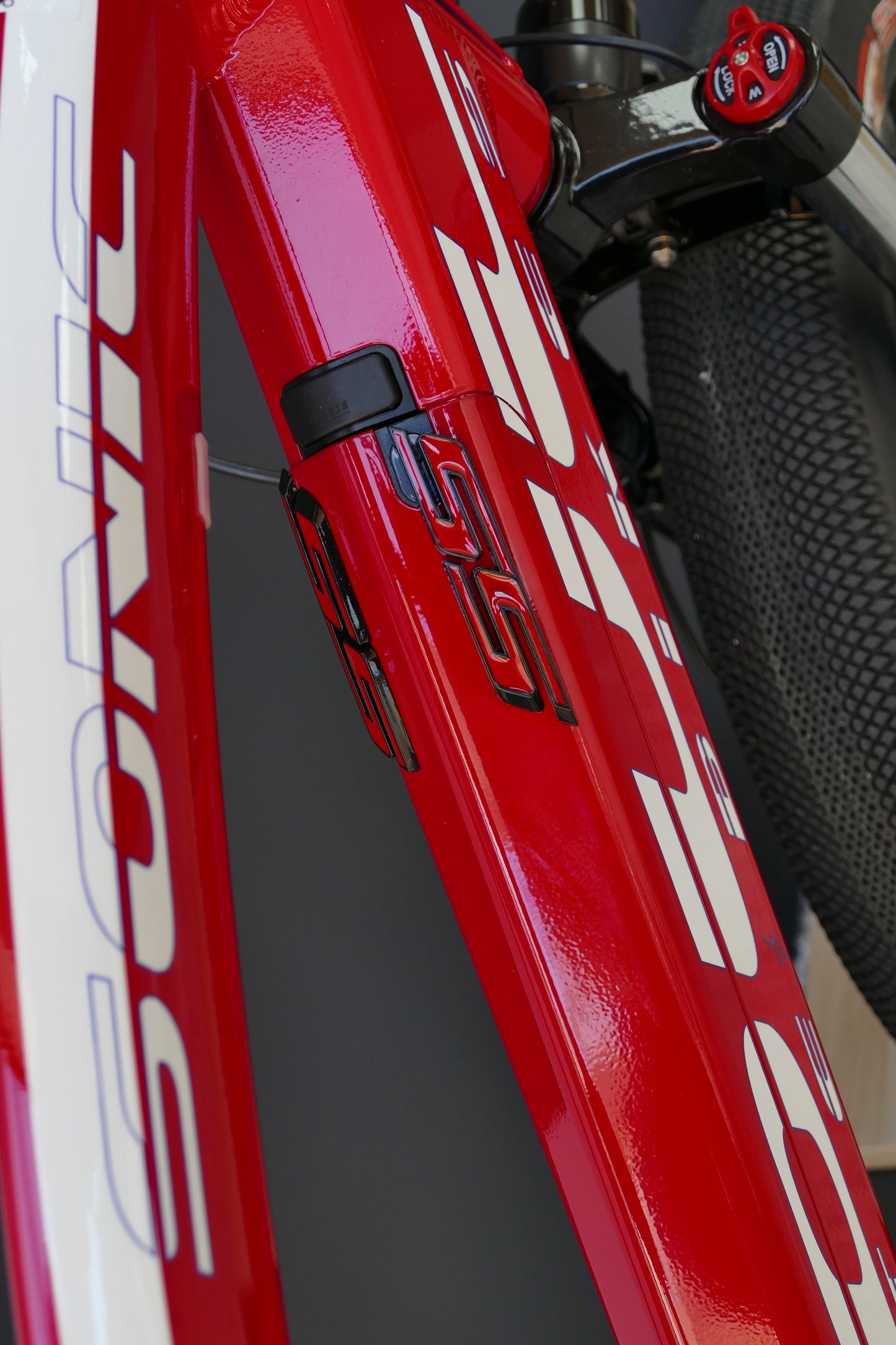 SABER Pro 24'- Man - Red & White