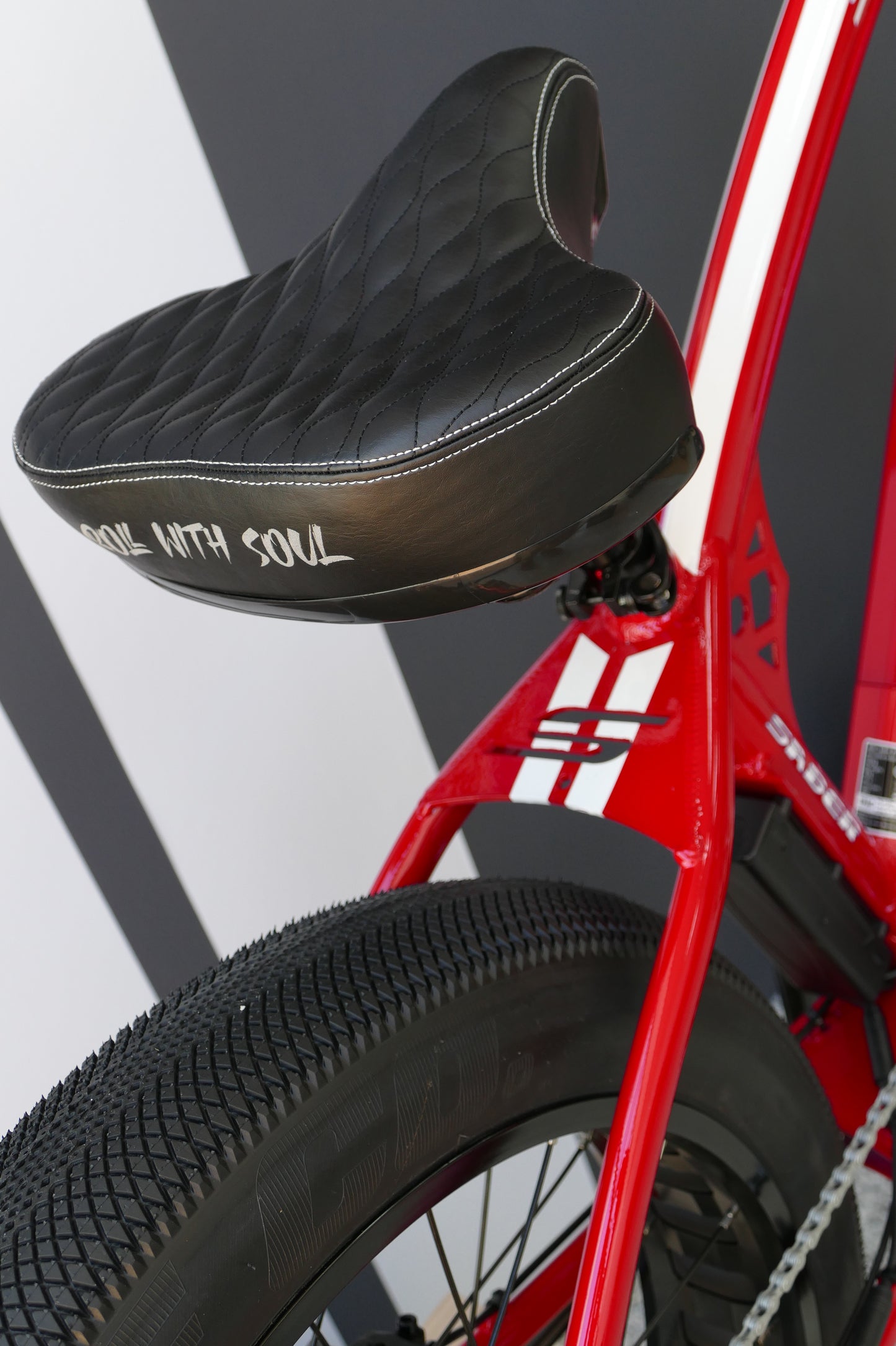 SABER Pro 24'- Man - Red & White