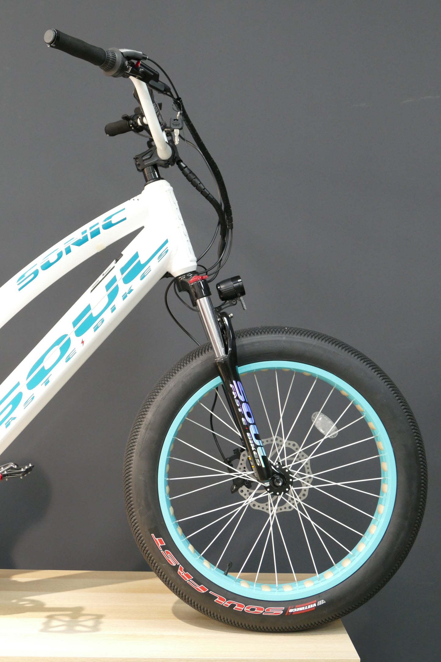 SABER Pro 24'- Ladies - Shining White